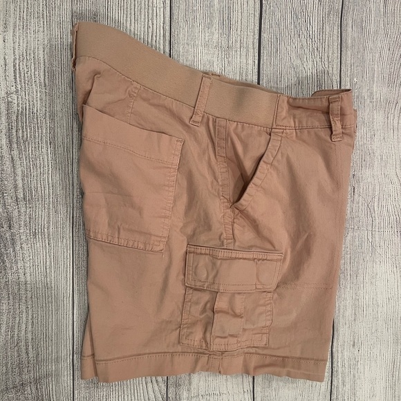 Lee Women's Tan Cargo Mid rise Shorts/size 14 - Picture 2 of 8